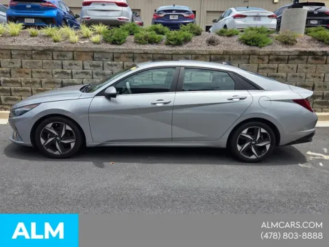 More photos of 2021 Hyundai Elantra SEL at ALM Hyundai Macon, GA