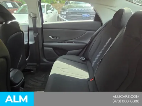 More photos of 2024 Hyundai Elantra SEL at ALM Hyundai Macon, GA