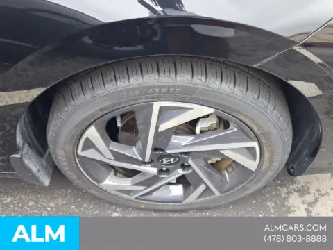 More photos of 2025 Hyundai Elantra SEL Sport at ALM Hyundai Macon, GA
