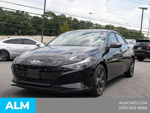 More photos of 2023 Hyundai Elantra SEL at ALM Hyundai Macon, GA