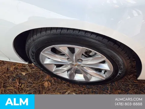 More photos of 2024 Chevrolet Malibu LT at ALM Hyundai Macon, GA