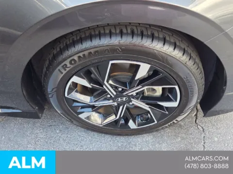 More photos of 2024 Hyundai Sonata SEL at ALM Hyundai Macon, GA