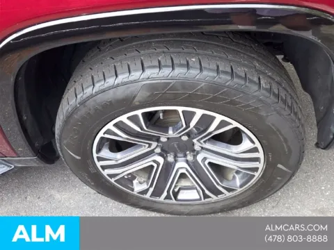 More photos of 2024 Jeep Wagoneer L Series II at ALM Hyundai Macon, GA