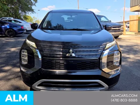 Another view of 2024 Mitsubishi Outlander SE for sale in Macon, GA at ALM Hyundai Macon