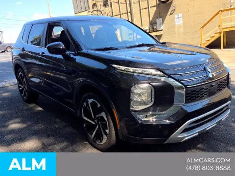 Photos of 2024 Mitsubishi Outlander SE for sale in Macon, GA at ALM Hyundai Macon