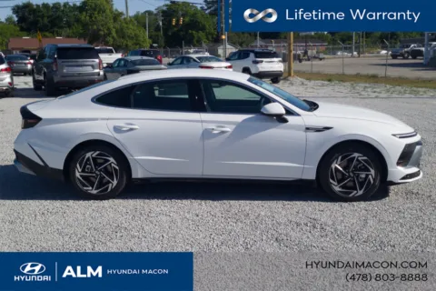 More photos of 2027 Hyundai Sonata SEL Sport at ALM Hyundai Macon, GA