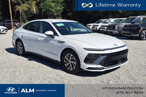 More photos of 2027 Hyundai Sonata Hybrid Blue at ALM Hyundai Macon, GA