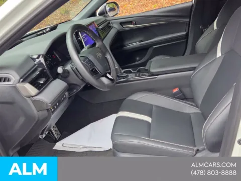 More photos of 2025 Toyota Camry SE at ALM Hyundai Macon, GA