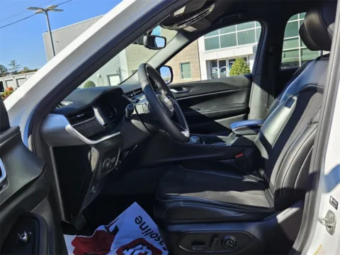 More photos of 2023 Jeep Grand Cherokee Altitude at ALM Mazda Macon, GA