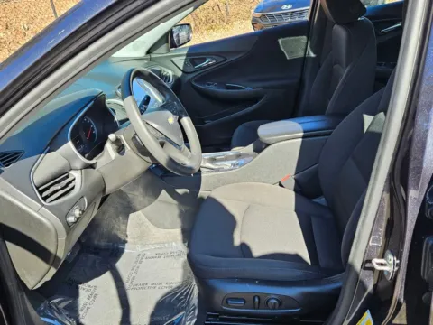More photos of 2023 Chevrolet Malibu LT at ALM Mazda Macon, GA