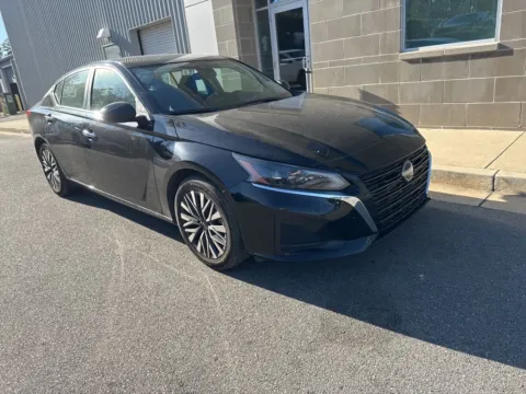 Black 2024 Nissan Altima 2.5 SV for sale in Macon, GA