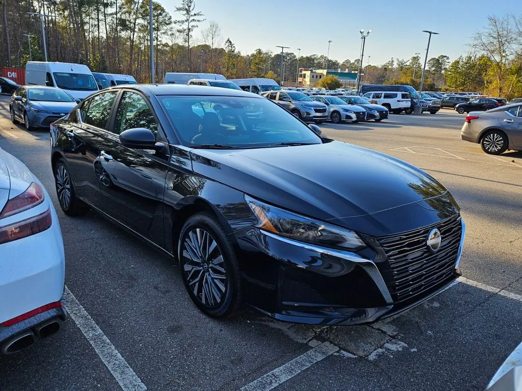Black 2024 Nissan Altima 2.5 SV for sale in Macon, GA