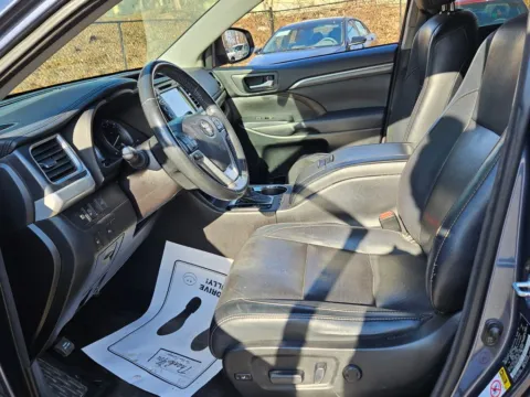 More photos of 2017 Toyota Highlander Limited at ALM Mazda Macon, GA