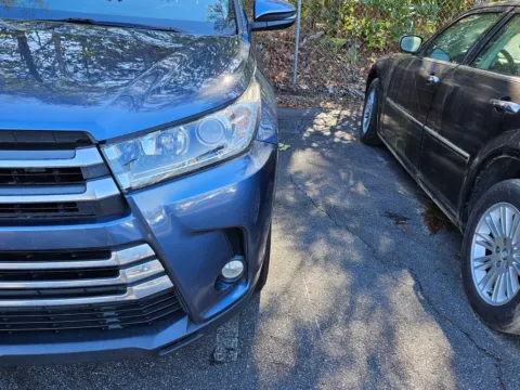 More photos of 2017 Toyota Highlander Limited at ALM Mazda Macon, GA