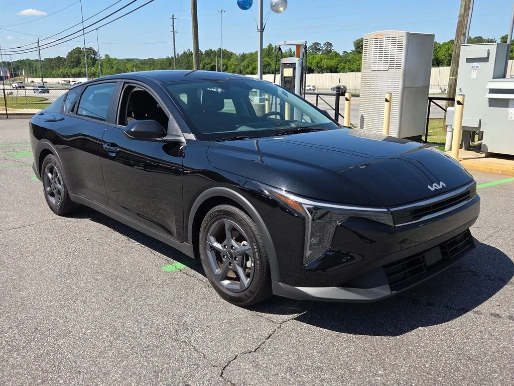2025 Kia K4 LXS AT's photo