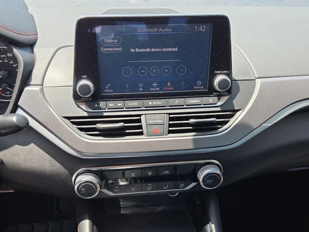 2025 Nissan Altima SR - Photo 17