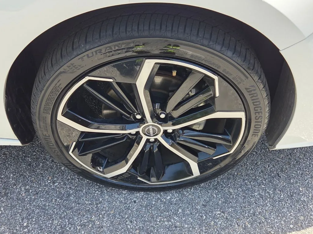 2025 Nissan Altima SR - Photo 16