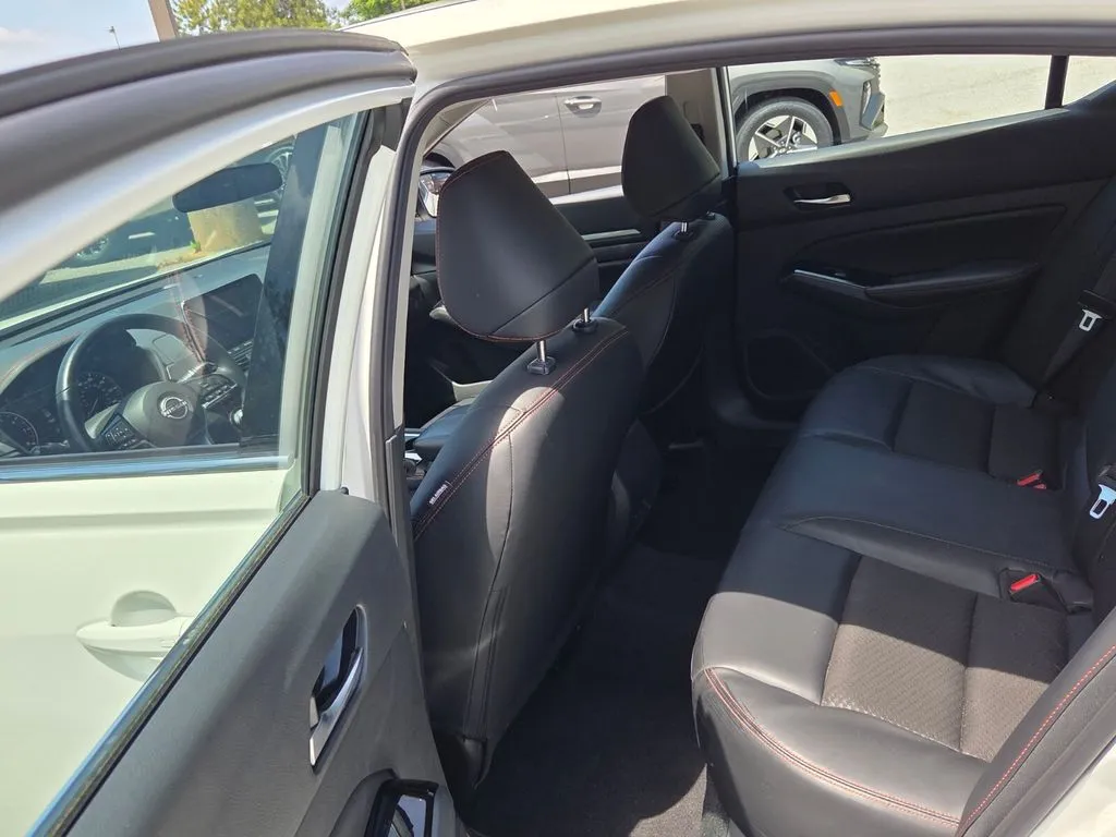 2025 Nissan Altima SR - Photo 7