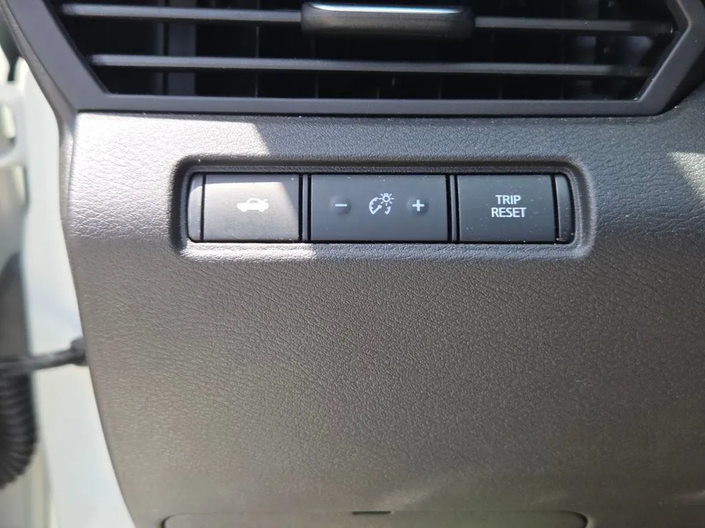 2025 Nissan Altima SR - Photo 25