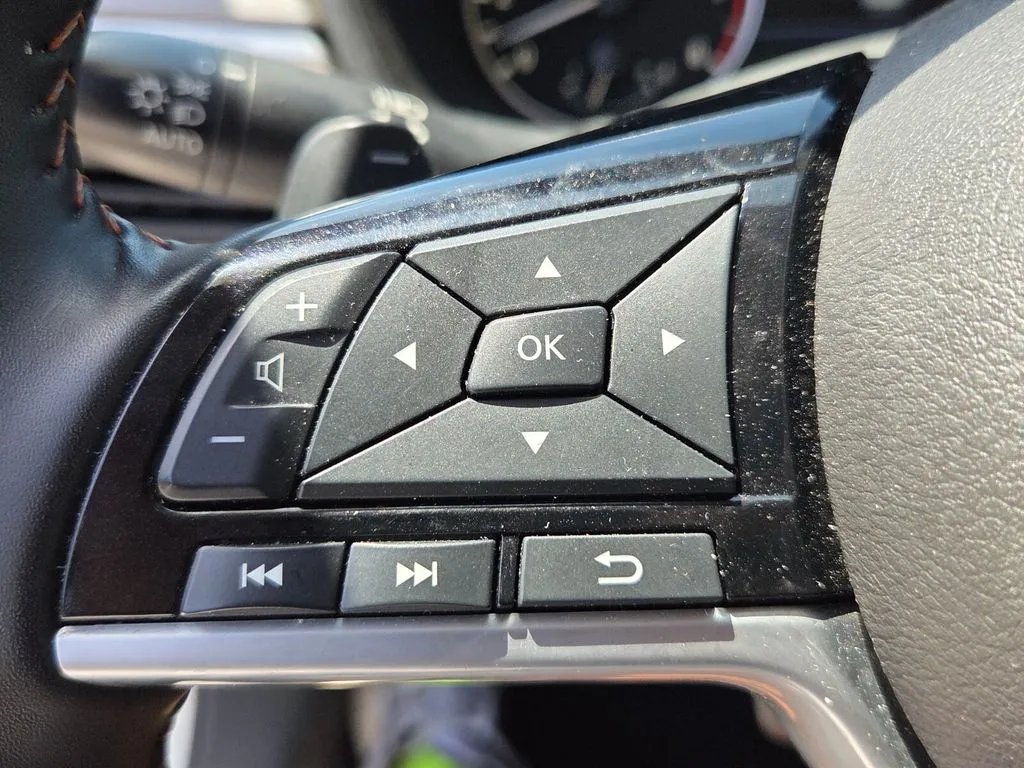 2025 Nissan Altima SR - Photo 23
