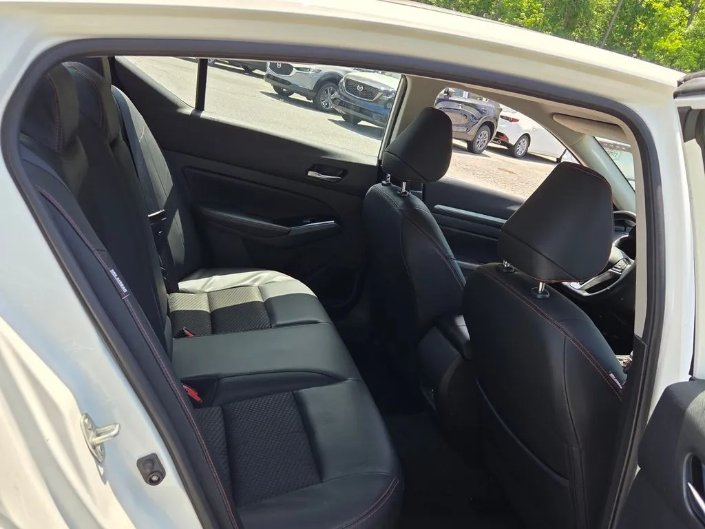 2025 Nissan Altima SR - Photo 14