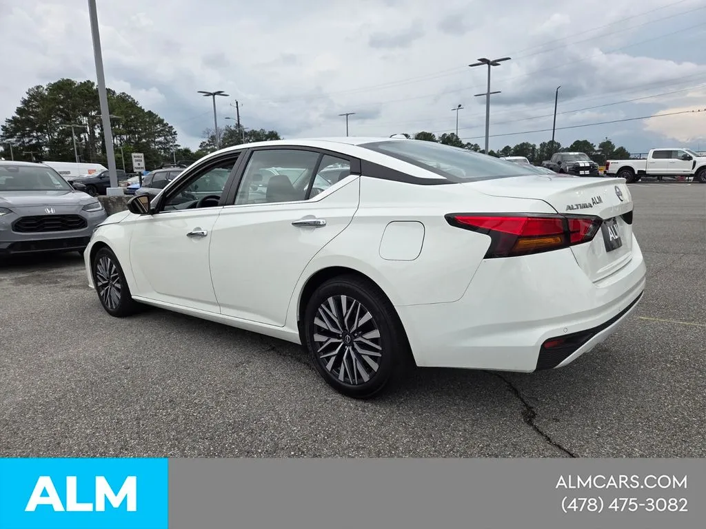 2025 Nissan Altima SV - Photo 9