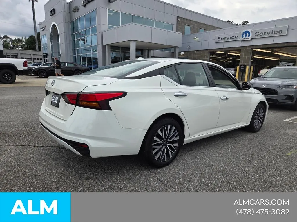 2025 Nissan Altima SV - Photo 11
