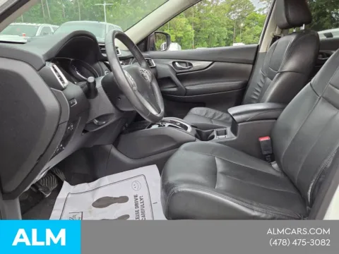 More photos of 2015 Nissan Rogue SL at ALM Mazda Macon, GA