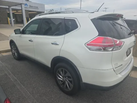 More photos of 2015 Nissan Rogue SL at ALM Mazda Macon, GA