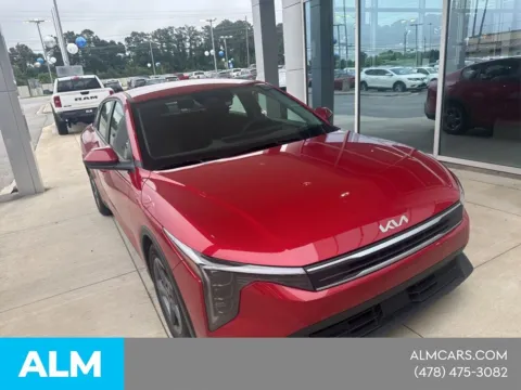 More photos of 2025 Kia K4 LXS at ALM Mazda Macon, GA
