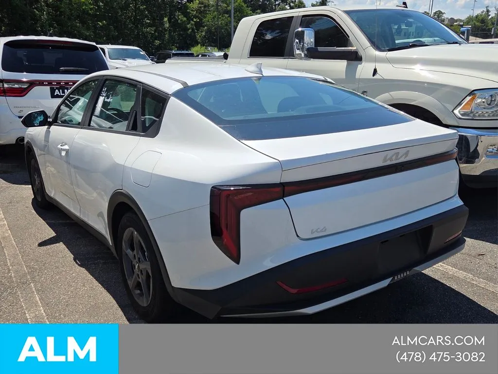 2025 Kia K4 LXS - Photo 10