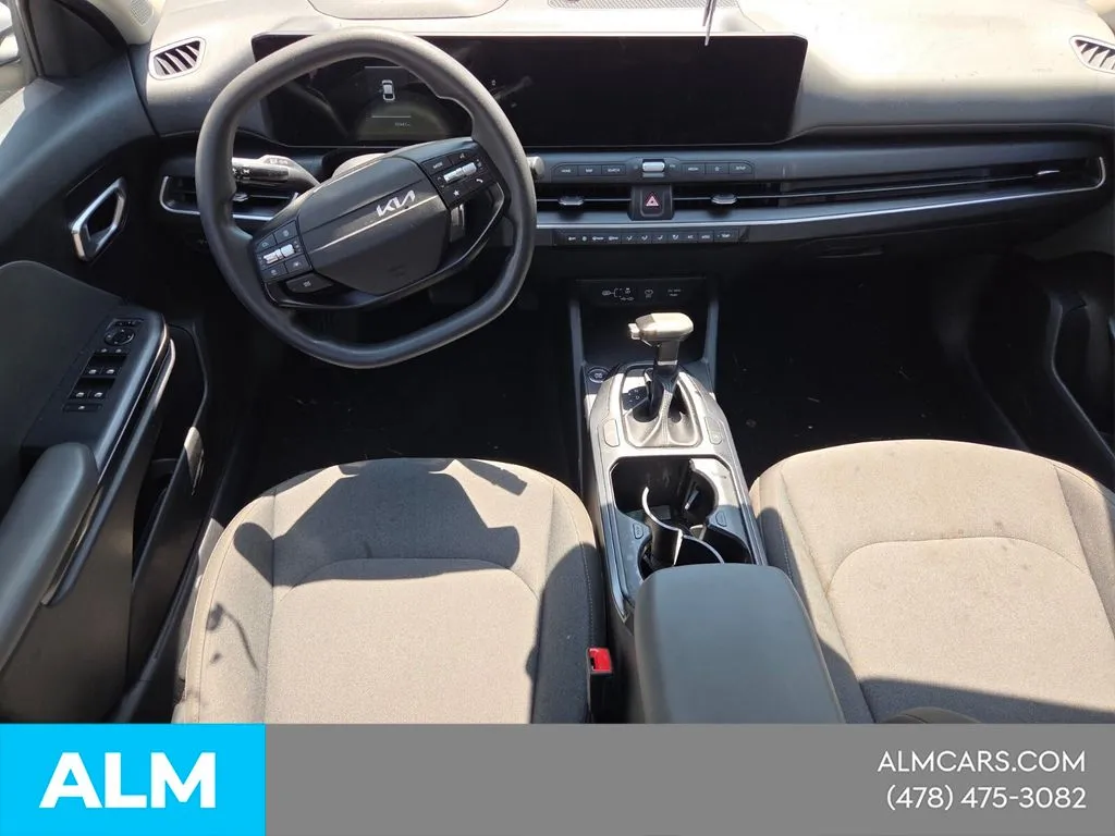 2025 Kia K4 LXS - Photo 8