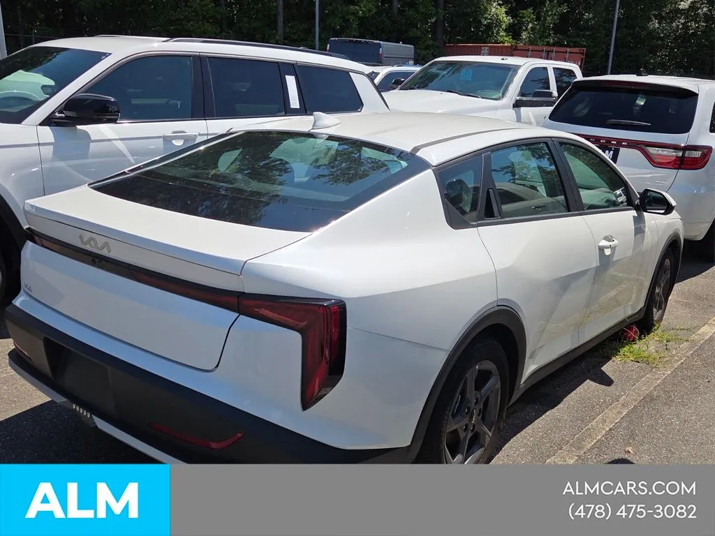 2025 Kia K4 LXS - Photo 12