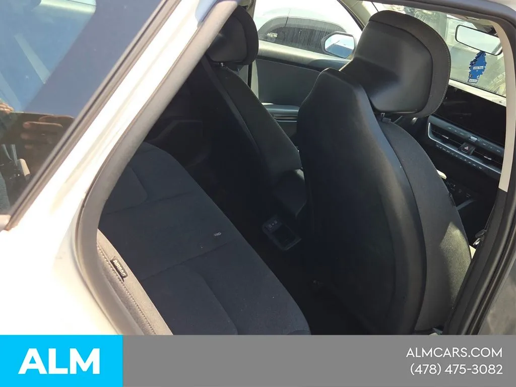 2025 Kia K4 LXS - Photo 13
