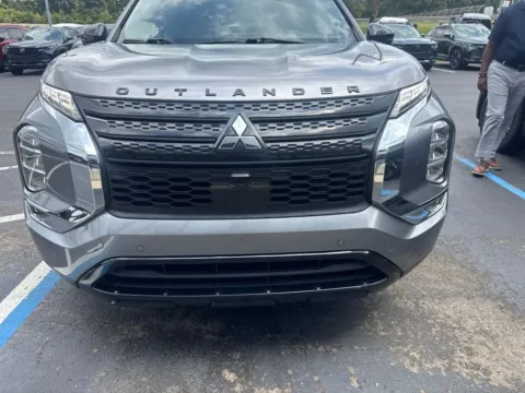 Photos of 2022 Mitsubishi Outlander SE for sale in Macon, GA at ALM Mazda Macon