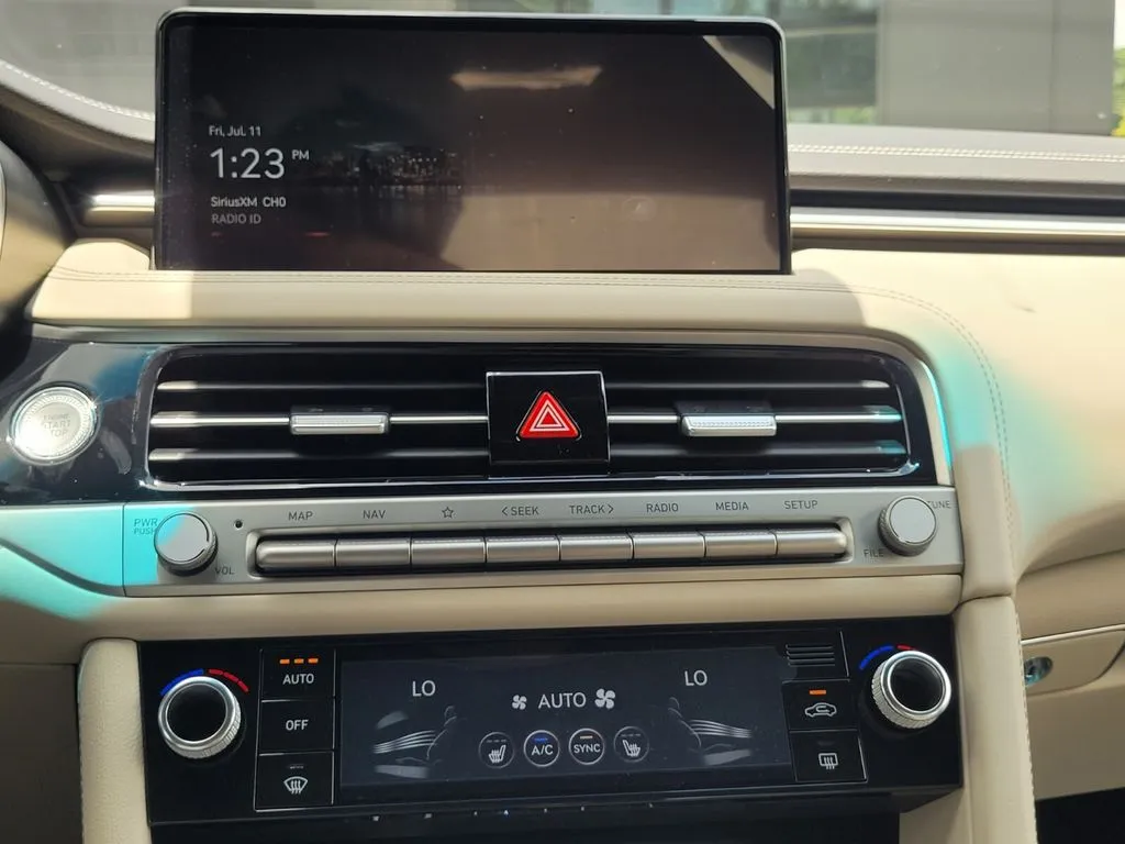 2026 GENESIS G70 Standard - Photo 19