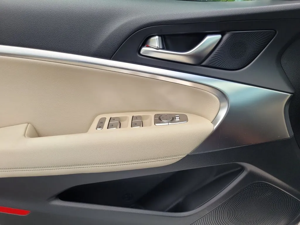 2026 GENESIS G70 Standard - Photo 25