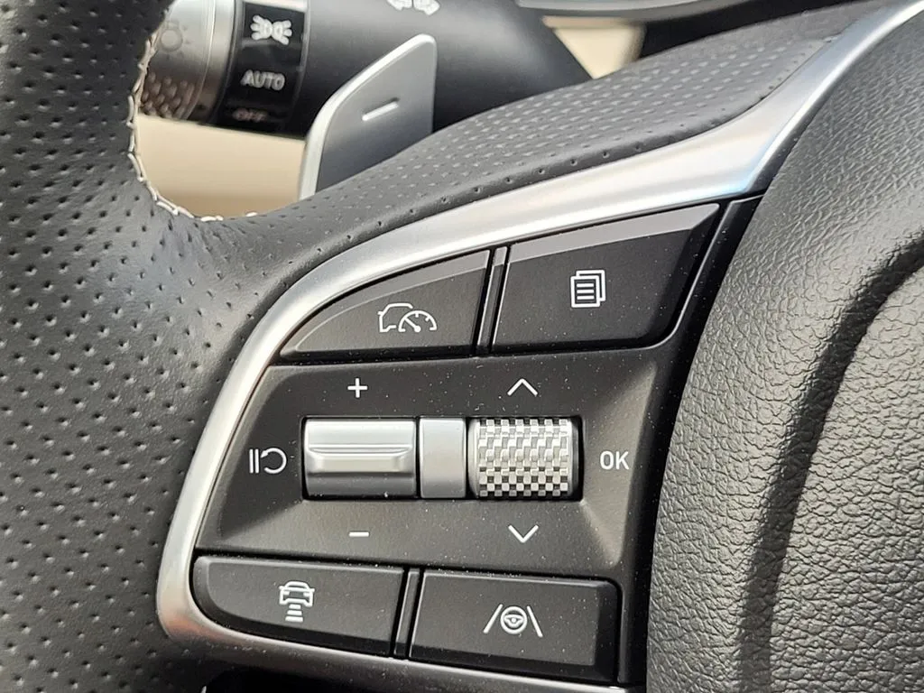 2026 GENESIS G70 Standard - Photo 23