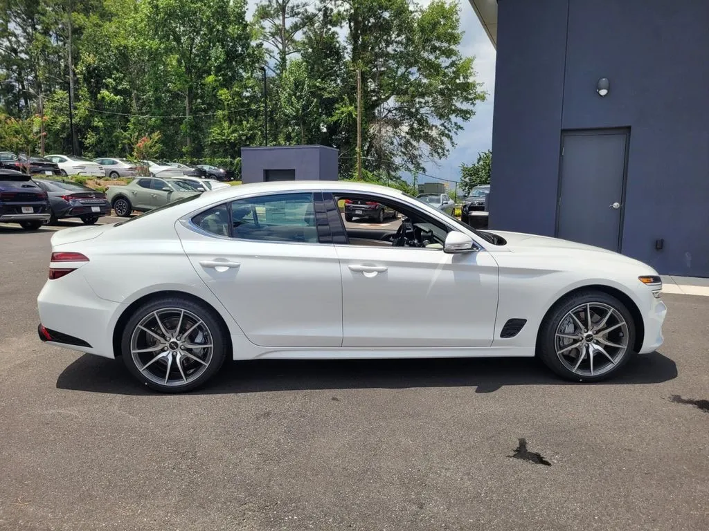 2026 GENESIS G70 Standard - Photo 8