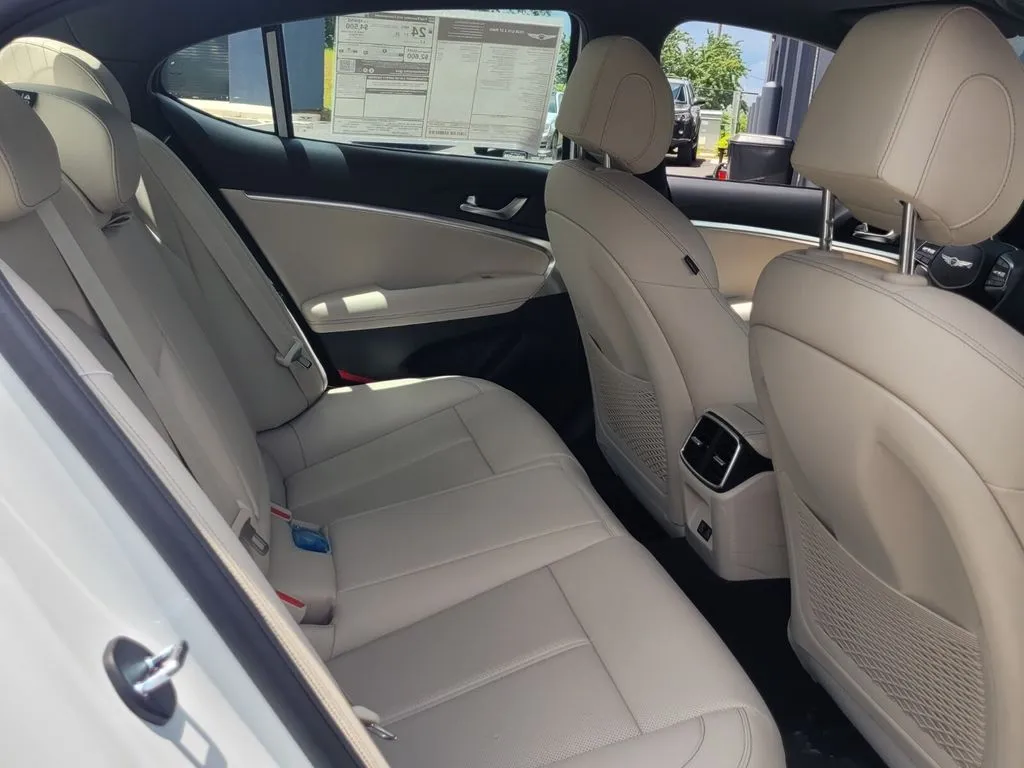 2026 GENESIS G70 Standard - Photo 15
