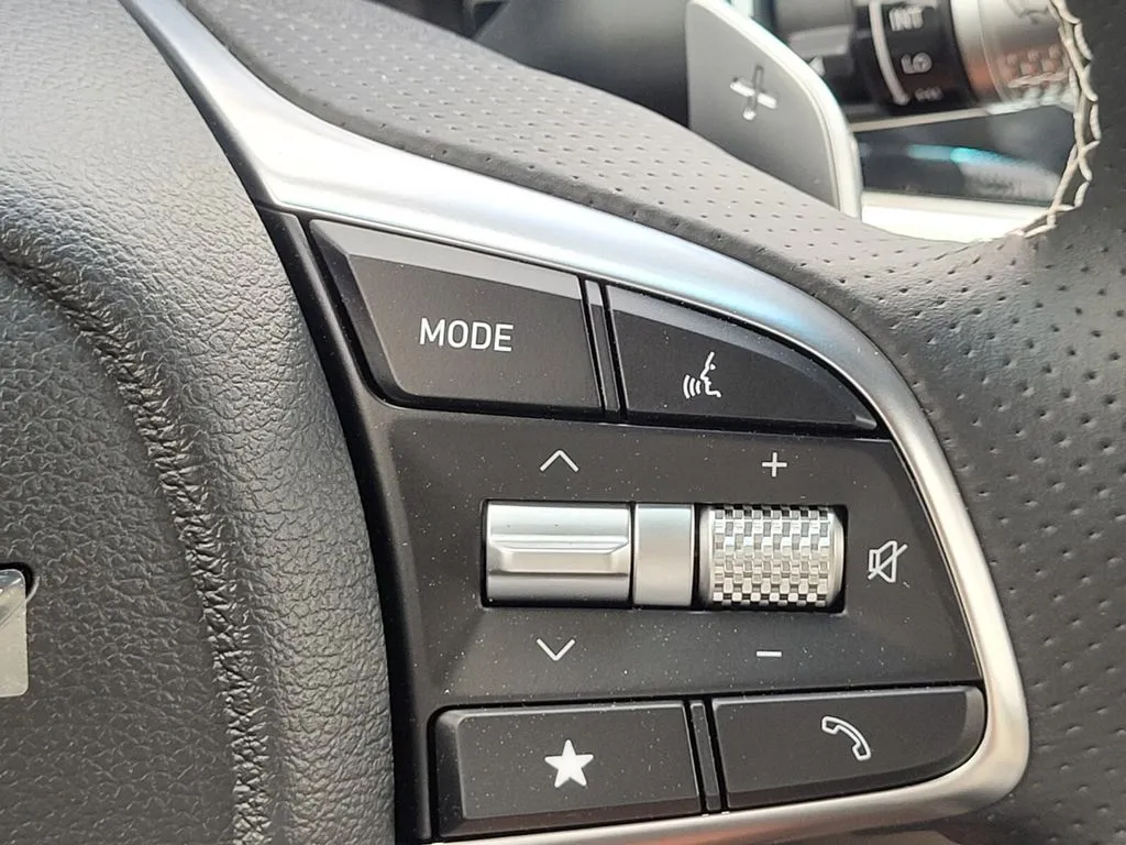 2026 GENESIS G70 Standard - Photo 22