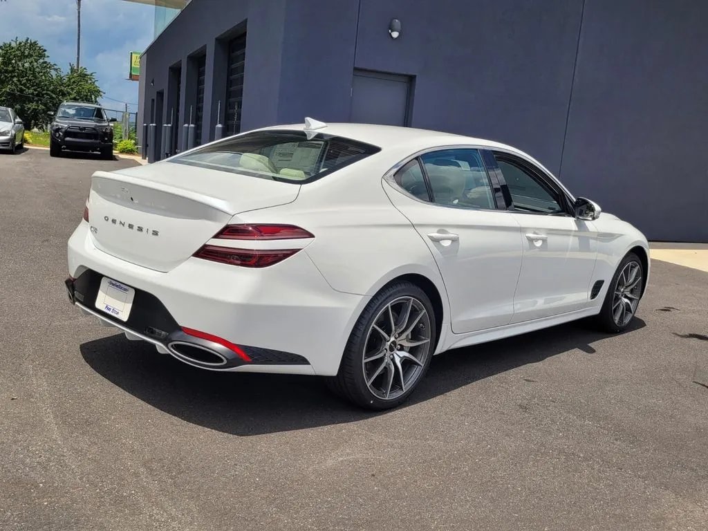 2026 GENESIS G70 Standard - Photo 7