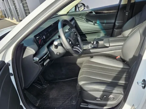 More photos of 2025 Genesis G80 2.5T at Genesis Macon, GA