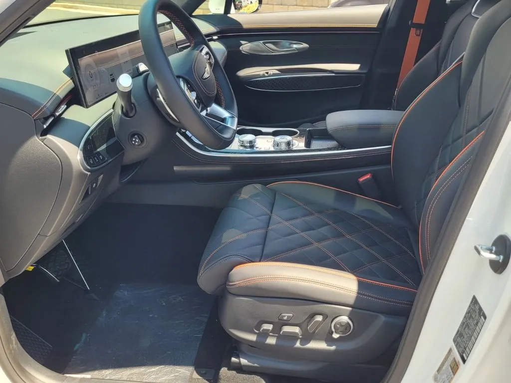 2026 GENESIS GV70 Sport Prestige - Photo 14