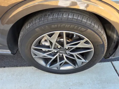More photos of 2023 Genesis GV70 2.5T at Genesis Macon, GA