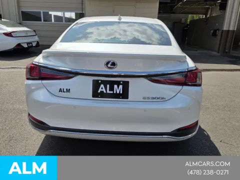 More photos of 2021 Lexus ES 300h at Genesis Macon, GA