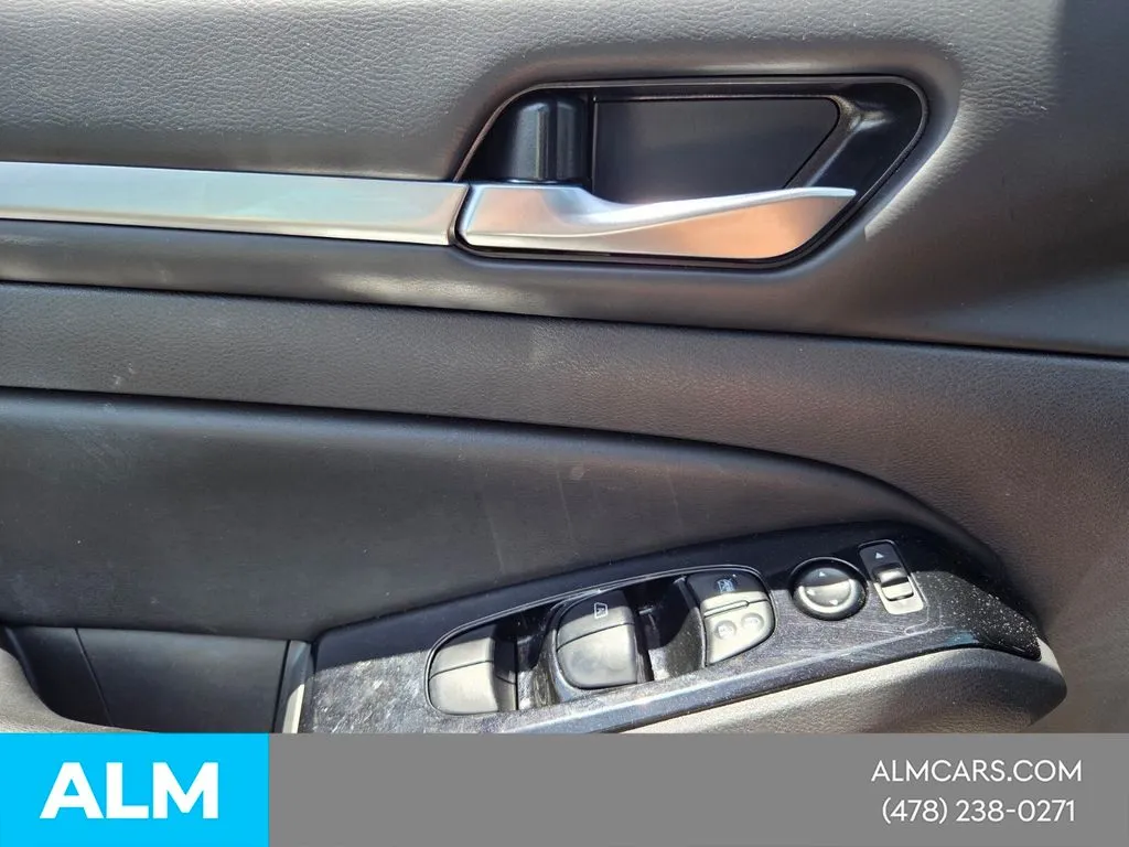 2025 Nissan Altima SR - Photo 25
