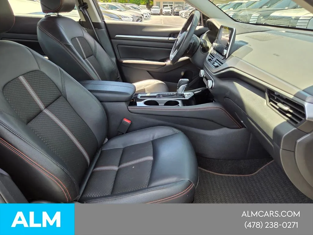 2025 Nissan Altima SR - Photo 14