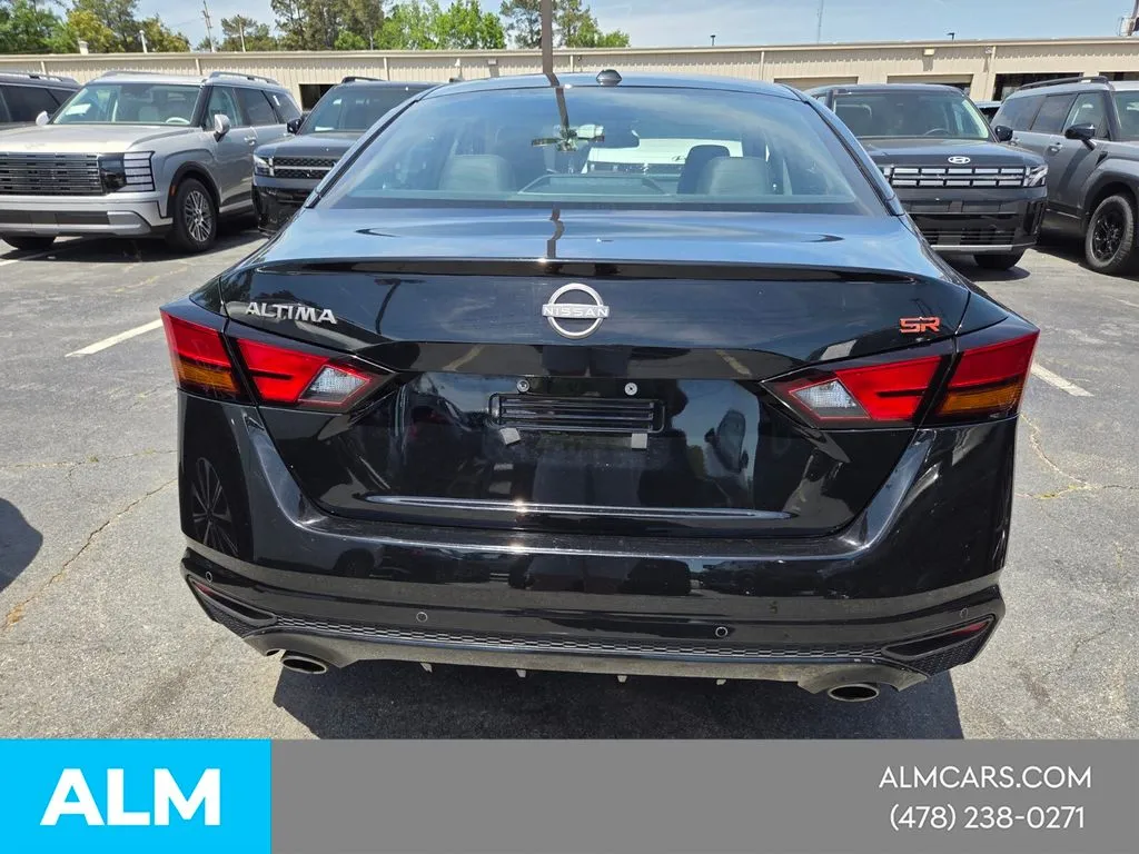 2025 Nissan Altima SR - Photo 11