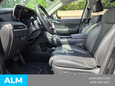 More photos of 2023 Hyundai Palisade Limited at Genesis Macon, GA